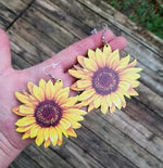 Cargar imagen en el visor de la galería, Bright Wooden Sunflower Earrings
